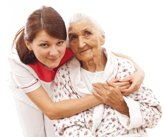 Pflegerin umarmt ältere Frau